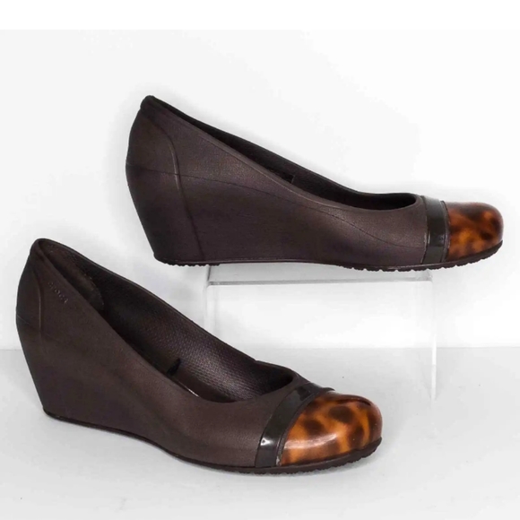 🆕Crocs | Brown Tortoise Cap Toe Slip On Wedge Heels Size 7 Womens Comfort Shoes - Picture 8 of 12